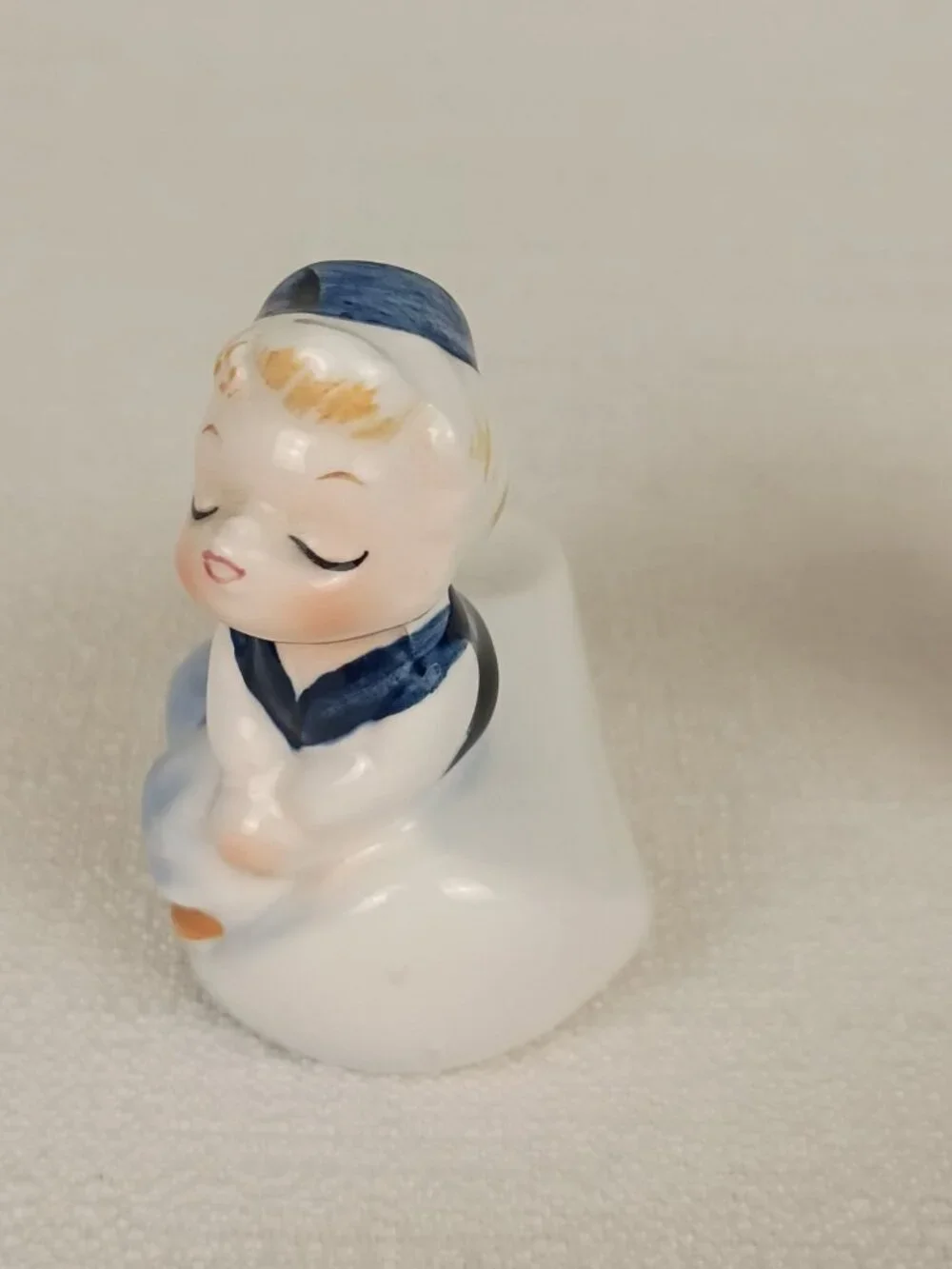 Vintage Blue White Kissing Dutch Boy Girl Salt Pepper Shakers E-5816 Enesco